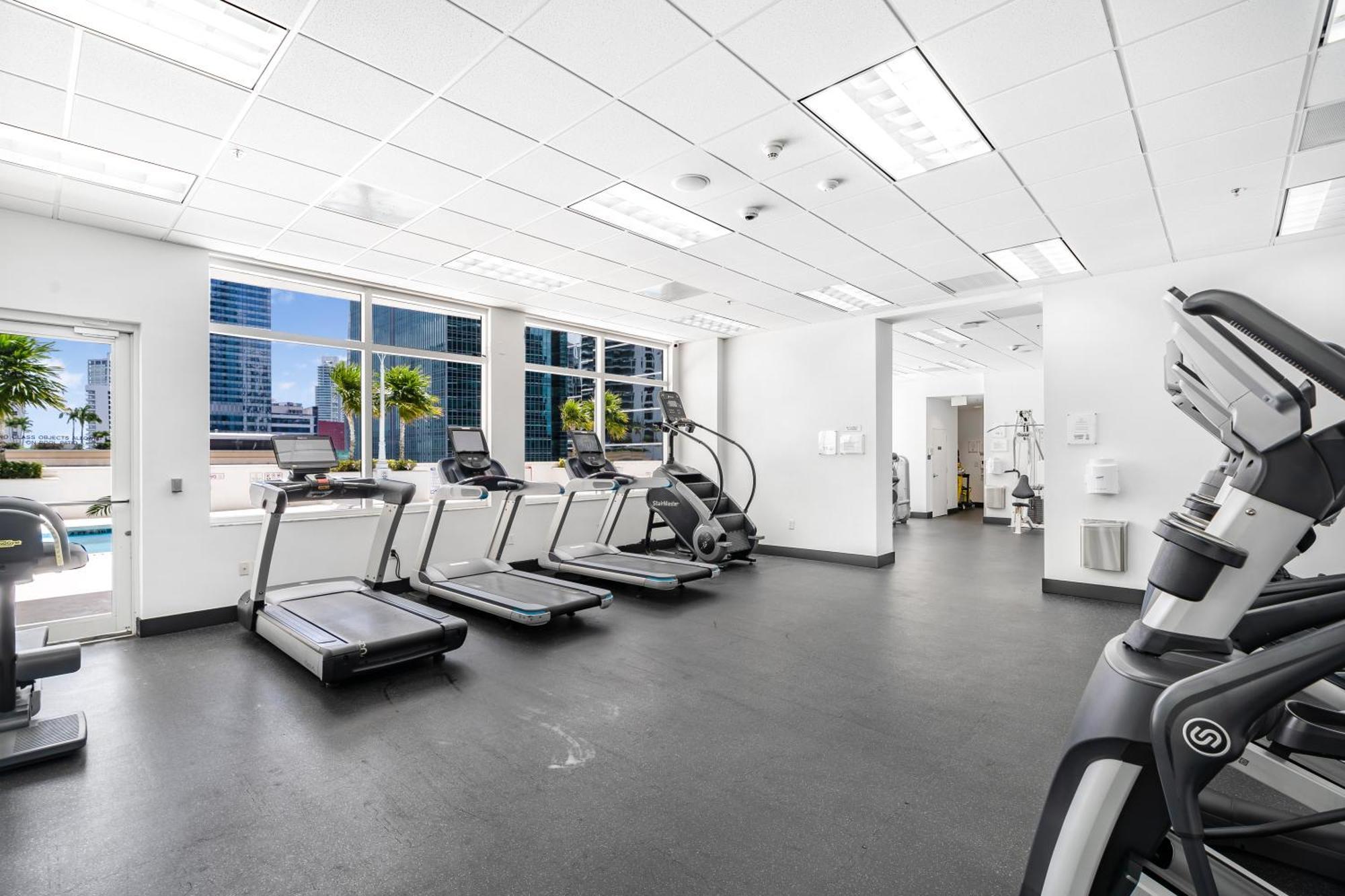 Luxurious 3br With Pool In Brickell Apartment