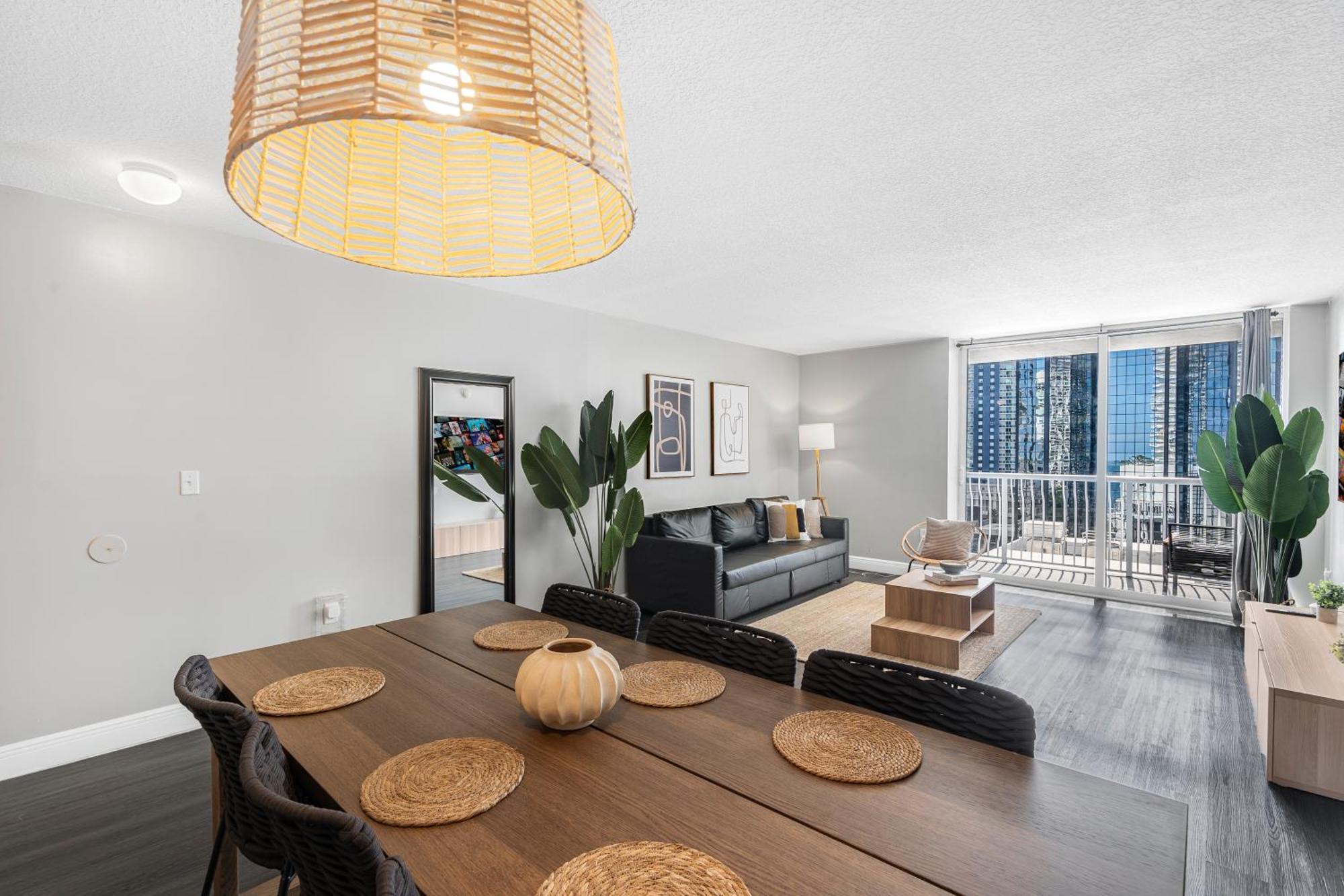 Luxurious 3br With Pool In Brickell *