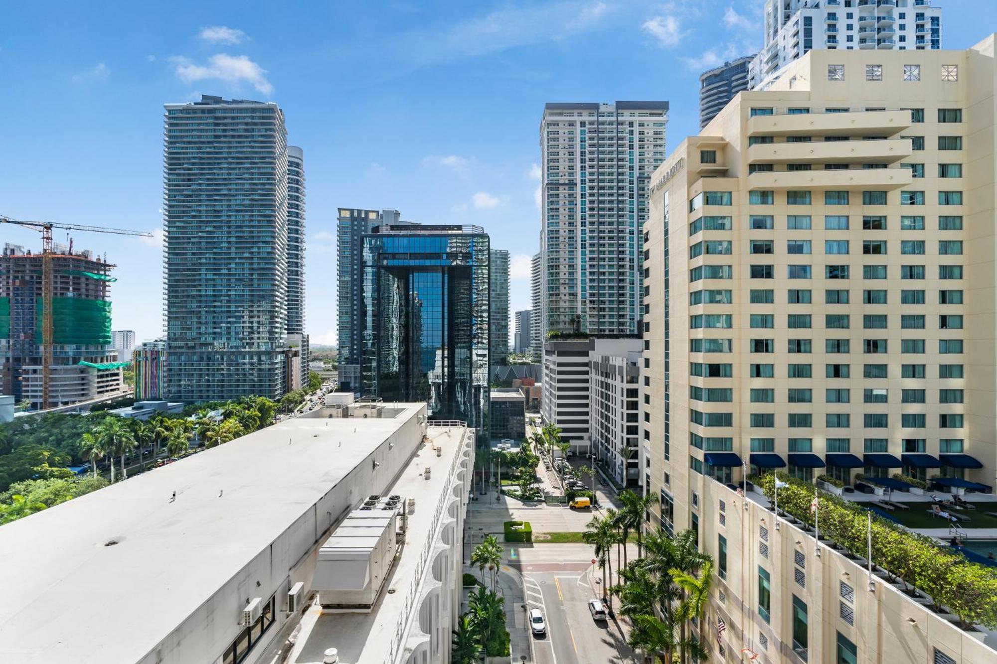 Luxurious 3br With Pool In Brickell Apartment