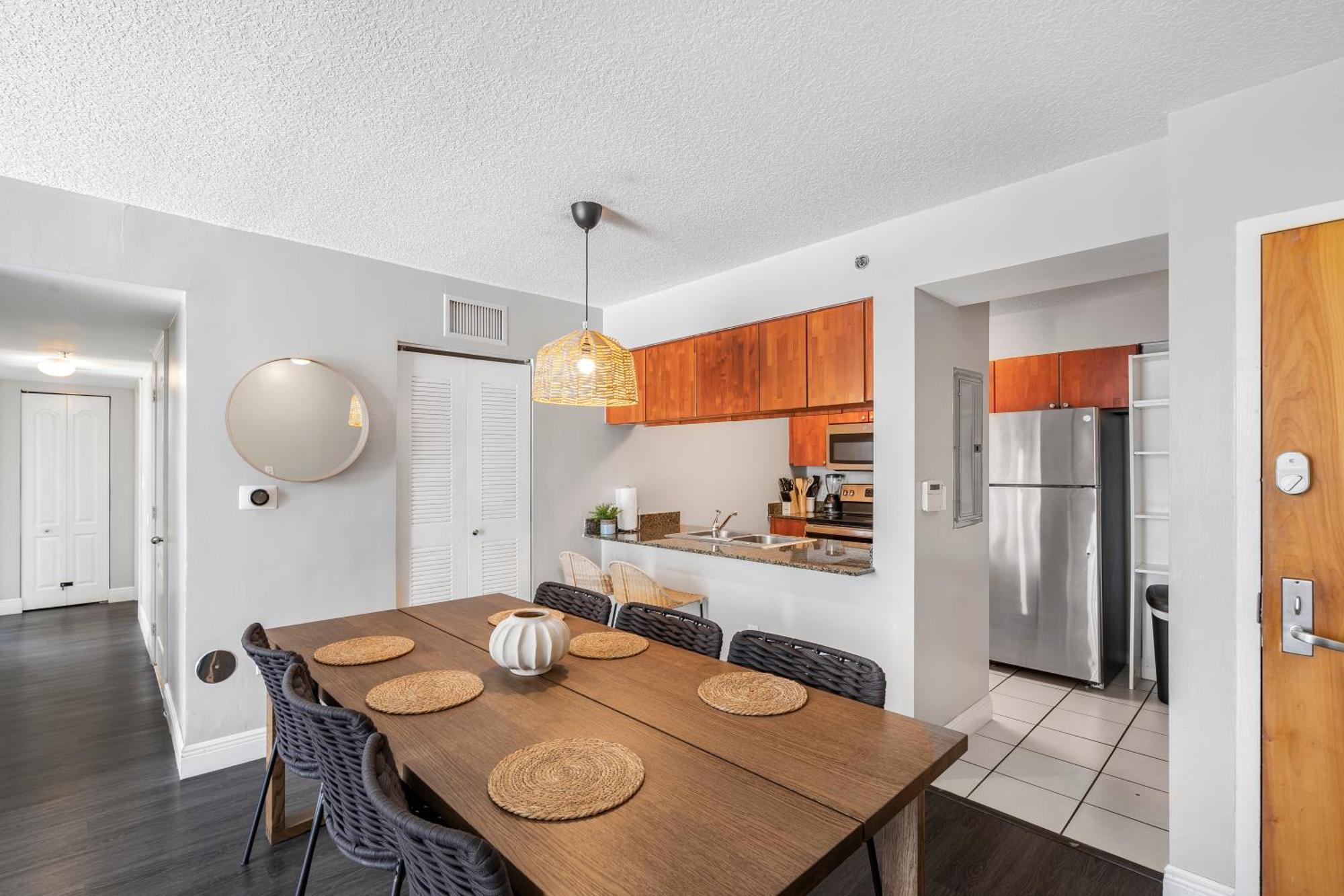 Luxurious 3br With Pool In Brickell Apartment