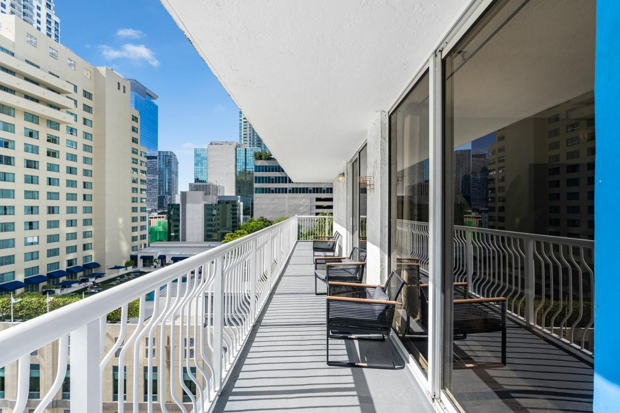 Luxurious 3br With Pool In Brickell Apartment *