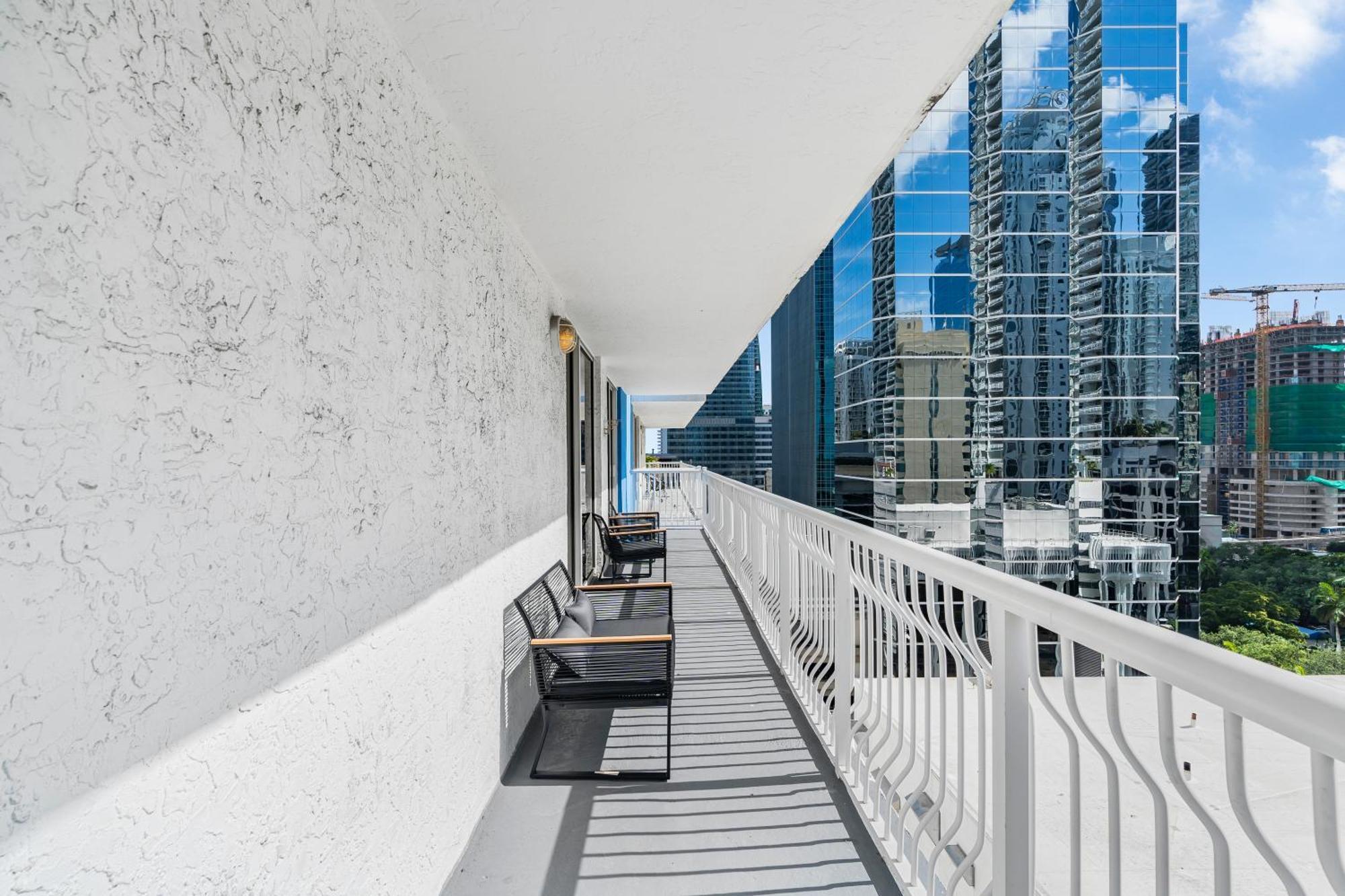 Luxurious 3br With Pool In Brickell *