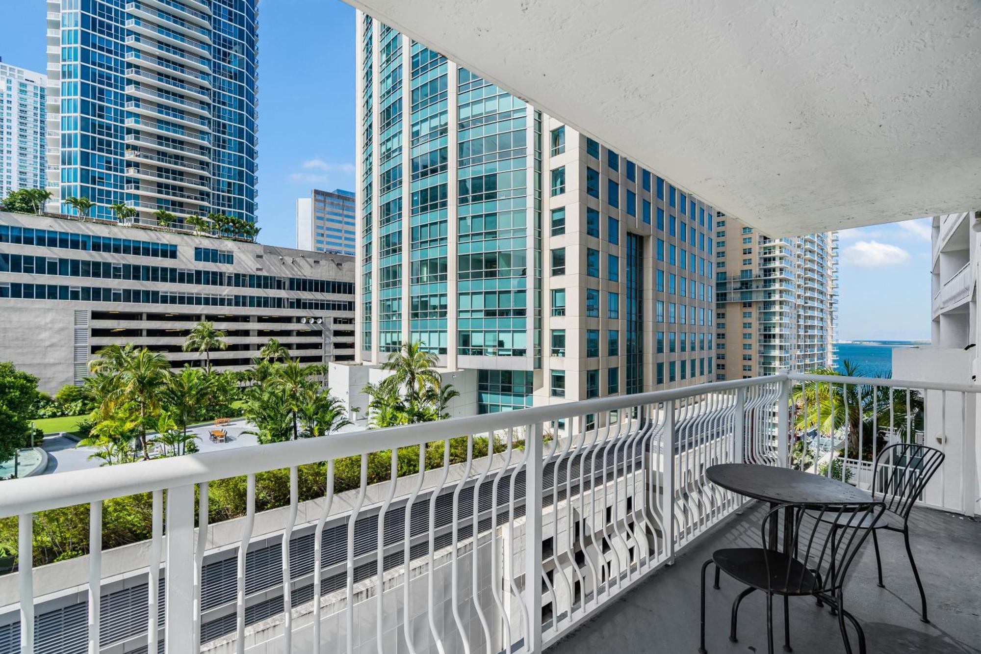 Apartment Luxurious 3br With Pool In Brickell