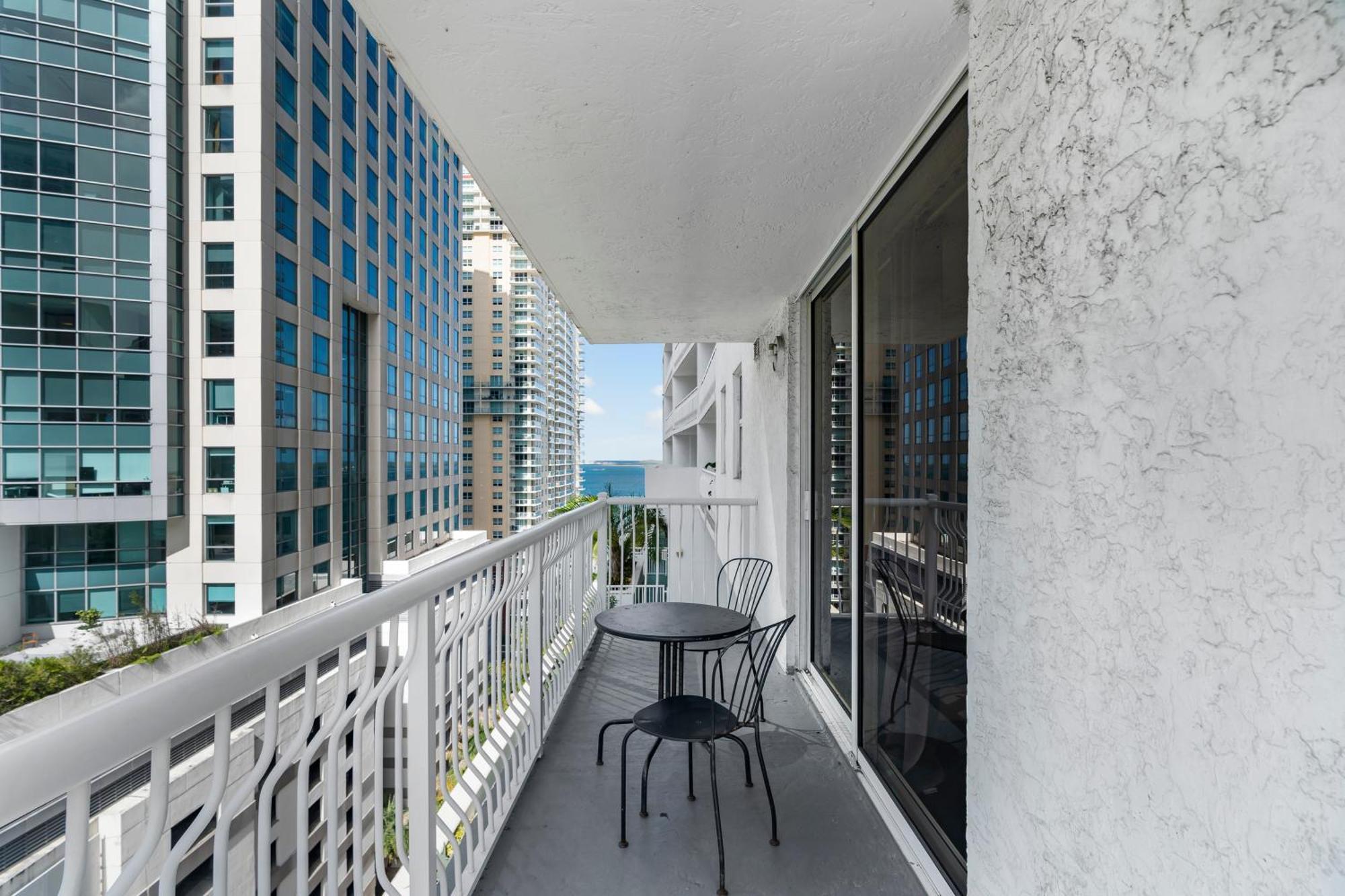 Luxurious 3br With Pool In Brickell